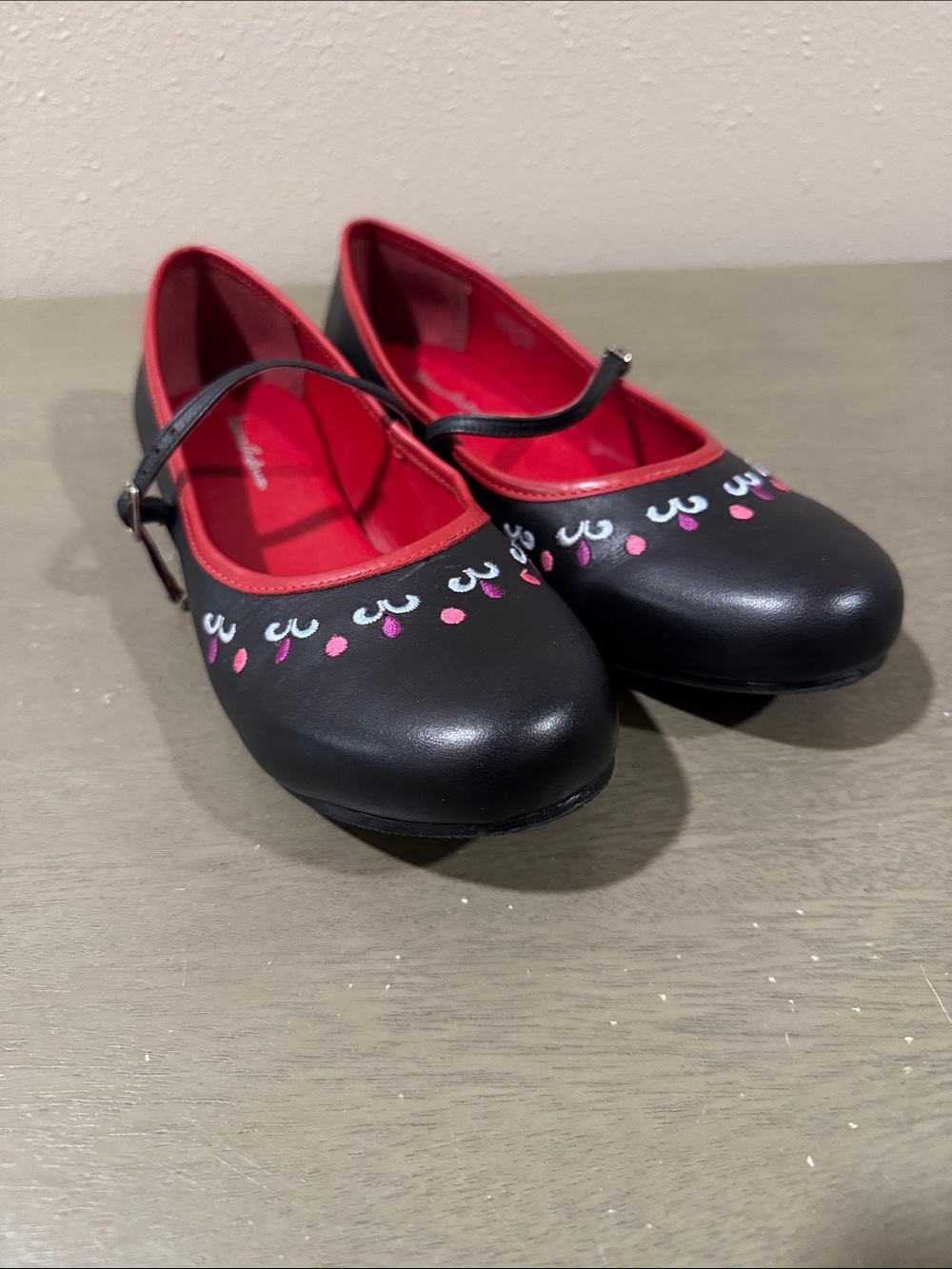 Hanna Andersson Black Mary Jane Dress Shoes with Pink Accents